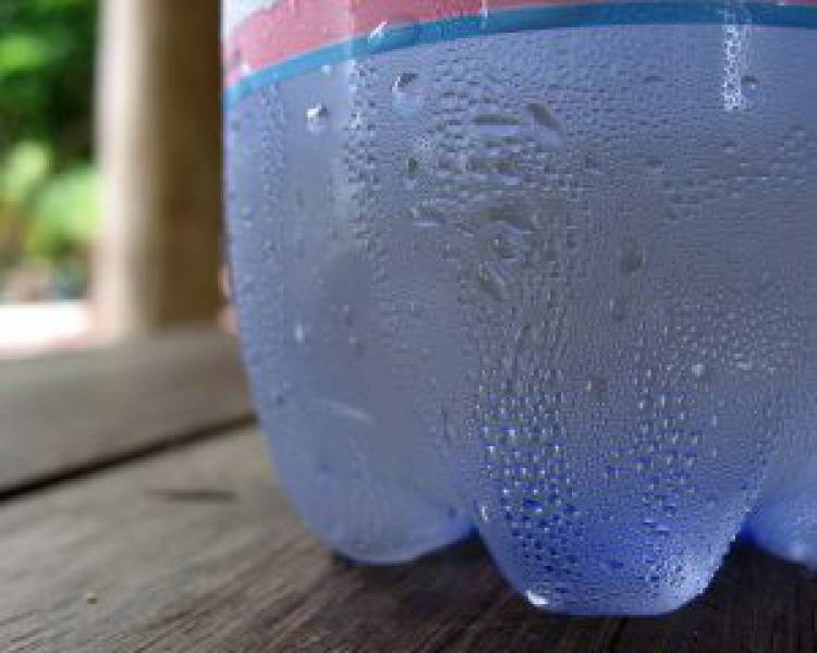 Why does the cold water bottle or cold drinks bottle sweat? -  Learnmoredeeply